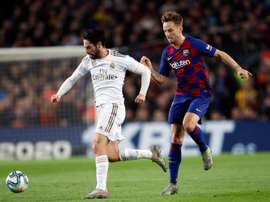 Rakitic's future, in Emre Can's hands. EFE