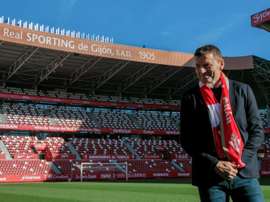 Djukic fue presentado con el Sporting. EFE/ Alberto Morante