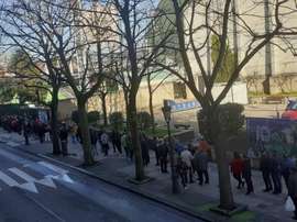 Seis horas esperando para una entrada del Sestao River-Athletic. EFE