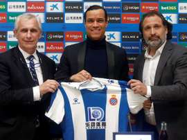 Raúl de Tomás podría enfrentarse a su hermano en Copa. EFE/Quique García
