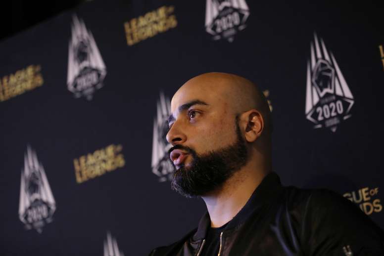 Fotografía fechada el 8 de enero de 2020 que muestra al director de Riot Games para Latam, Andrés Cerro, mientras habla en entrevista con Efe, en Ciudad de México (México). EFE/ Sáshenka Gutiérrez