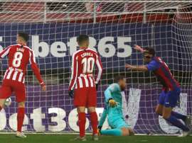 O Atlético derrapa na chuva e perde rivais de vista. EFE