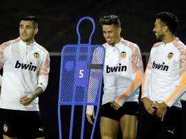 Garay confía en llegar a tiempo al partido contra el FC Barcelona. EFE