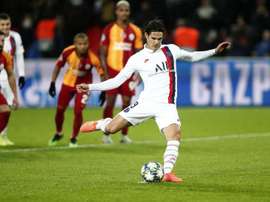 Se ha puesto la cuenta atrás por Cavani. EFE