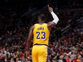El jugador de los Lakers de Los Ángeles LeBron James durante un partido de la NBA. EFE/ Steve Dipaola/Archivo