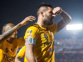 Quiñones y Gignac tiran de Tigres. EFE/Miguel Sierra