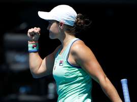 La australiana Ashleigh Barty se vengó de la checa Petra Kvitova (7) después de vencer por 7-6(6) y 6-2 para acceder por primera vez en su carrera a las semifinales del Abierto de Australia EFE/EPA/FRANCIS MALASIG