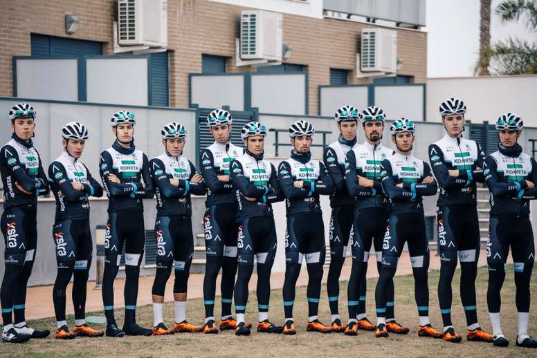 Fotografía facilitada por el Equipo Kometa Xstra de sus corredores de la categoría continental de ciclismo, Kometa Xstra de la Fundación Alberto Contador, durante su preparación de pretemporada en la localidad valenciana de Oliva. EFE/Equipo Kometa Xstra