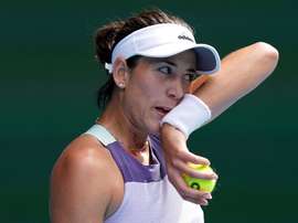 La tenista española Garbine Muguruza en un momento del partido diputado el lunes ante la holandesa Kiki Bertens, en el Abierto de Australia. EFE/EPA/DAVE HUNT