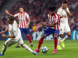 Arsenal would sell three players to get Thomas. EFE