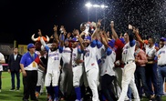 Los Toros del Este de República Dominicana celebran su victoria ante Cardenales de Lara, en la final por la Serie del Caribe disputada en el Estadio Hiram Bithorn de San Juan (Puerto Rico). EFE/Thais Llorca