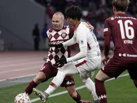 Iniesta conquistou mais um título no futebol japonês. EFE/EPA/KIMIMASA MAYAMA/Arquivo