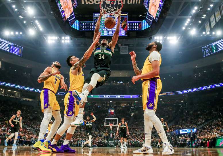 Los Lakers tienen +180 para ganar el título en Caesars Sportsbook, de Las Vegas (Nevada), seguidos de los Bucks en +275, aunque estos tengan la mejor marca de la liga (46-8). EFE/Tannen Maury/Archivo