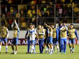 Un penalti agónico en el 96' salva a Vélez. EFE