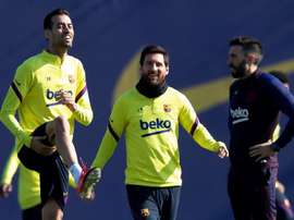 Messi, entre aldogones. EFE