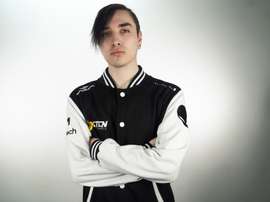 Fotografía cedida este viernes por XTEN Esports que muestra al jugador argentino Unforgiven (Maximiliano Utrero), nuevo refuerzo de XTEN Esports, para la Liga Latinoamérica de League of Legends posando durante un sesión fotográfica. EFE/ XTEN Esports /SOLO USO EDITORIAL / NO VENTAS