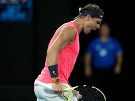 Rafael Nadal de España reacciona después de ganar el tercer set de cuartos de final de singles masculinos contra Dominic Thiem de Austria en Melbourne, Australia, el 29 de enero de 2020. EFE/EPA/Roman Pilipey/Archivo
