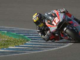 El piloto suizo de moto2, Thomas Luthi (Liqui Moly), durante los primeros test oficiales de pretemporada para el Campeonato del Mundo de Motociclismo. EFE/ Raúl Caro.