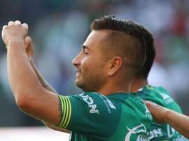Jean Meneses coloca a León en la cima. EFE