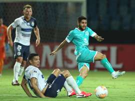 Novick mete a Sol de América en la siguiente fase. EFE