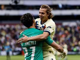 El América sufre, pero avanza en los penaltis. EFE