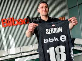 Presentación este viernes del nuevo jugador del RETAbet Bilbao Basket, el internacional belga Quentin Serron. EFE/Miguel Toña.