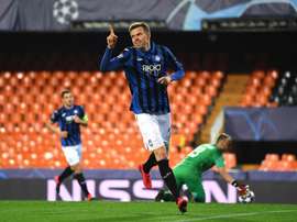Josip Ilicic recebeu o prêmio de melhor jogador da semana na Champions League. EFE/EPA/UEFA