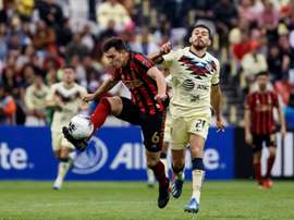 El América da una lección a De Boer. EFE/José Méndez