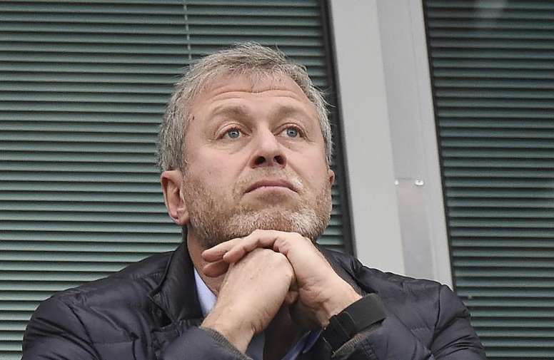 Chelsea quer incorporar três jogadores que estão na mira de meio mundo. EFE/EPA/FACUNDO ARRIZABALAGA