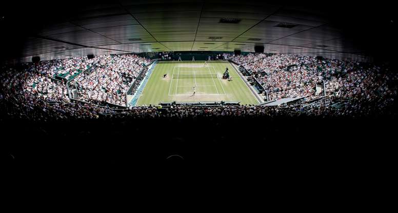 Vista general de la pista central en el All England Lawn Tennis Club, en Londres, Reino Unido, hoy, jueves 1 de julio de 2010. EFE/Matthew Stockman/Archivo