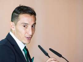 Andrés Guardado insistió a todos para que sigan en sus casas. EFE