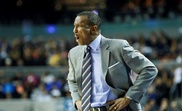 El entrenador Dwane Casey de los Detroit Pistons. EFE/José Méndez/Archivo