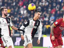 La Serie A se va rindiendo ante el coronavirus. EFE