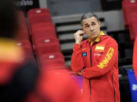El entrenador italiano Sergio Scariolo, seleccionador español y técnico ayudante en los Toronto Raptors, de la NBA, se mostró muy agradecido a la Federación Española de Baloncesto (FEB) por su interés en renovarle el contrato. EFE/ Toni Galán/Archivo