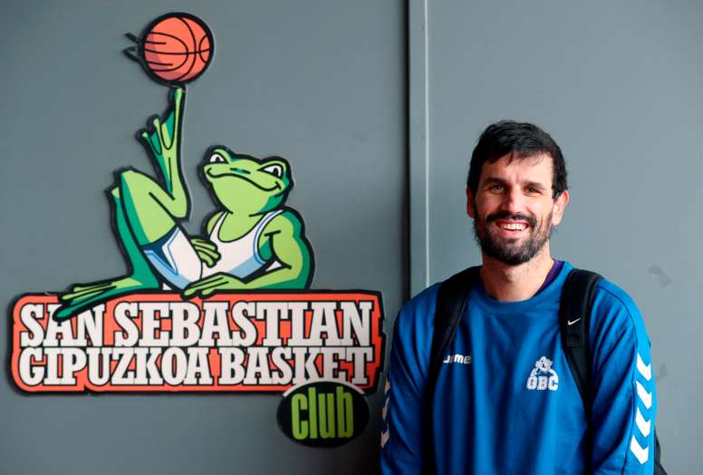 El ala-pivot Asier de la Iglesia, enfermo de esclerosis múltiple juega en las filas del Ordizia, logró un gran eco nacional al ser fichado en 2018 por el Delteco-GBC para un único partido (el último de la Liga ACB ante el Jouventut) EFE/Juan Herrero/Archivo