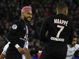 Quem tem maiores salários, como Mbappé e Neymar, terão 50% de corte. EFE/EPA/Julien de Rosa/Arquivo
