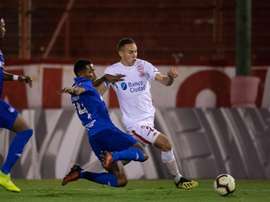 Norberto Briasco (d) sueña con jugar junto a Ibra. EFE/Archivo