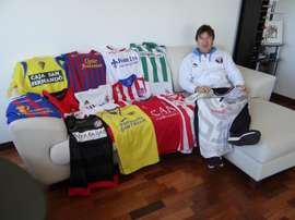 El preparador Alejandro Valenzuela contó cómo es compartir vestuario con Raúl o Xavi. EFE