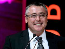 Enésima muestra de cariño a Michael Robinson. EFE