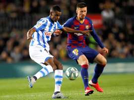 Lenglet se puso al día con la afición azulgrana. EFE