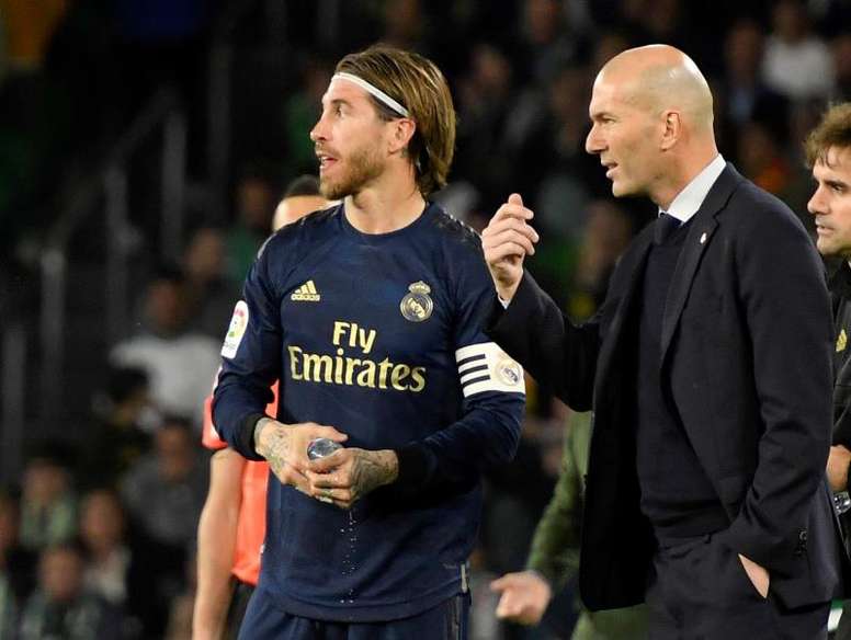 Zinedine Zidane deve ter o desfalque de Sergio Ramos contra a Inter de Milão. EFE/Raúl Caro/Arquivo
