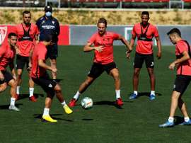 Grupo do Sevilla treinou sem o quarteto que descumpriu regras no sábado. EFE