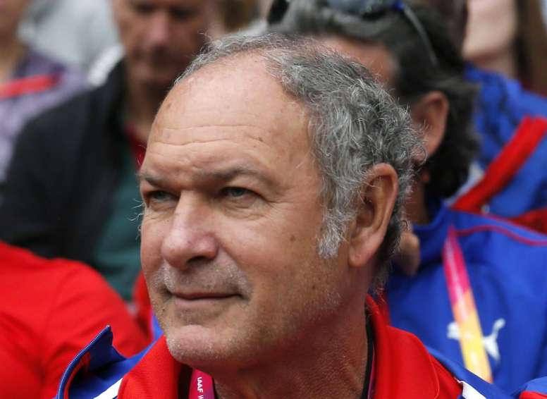 En la imagen un registro de Alberto Juantorena, presidente de la Federación Cubana de Atletismo, quien invitó en general a mantenernos activos, en contacto aunque sea desde la distancia y sobre todo haciendo el ejercicio que más nos guste. EFE/Lavandeira Jr./Archivo