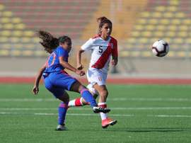 Las futbolistas peruanas lamentan la falta de respaldo en el país. EFE