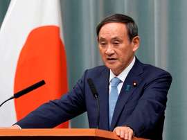 ?Es importante instruir a los usuarios de Internet en que no deben hacer críticas ofensivas y calumnias?, dijo este lunes el jefe de gabinete del gobierno nipón, Yoshihide Suga, al ser preguntado en rueda de prensa por este fallecimiento. EFE/EPA/KIMIMASA MAYAM/Archivo