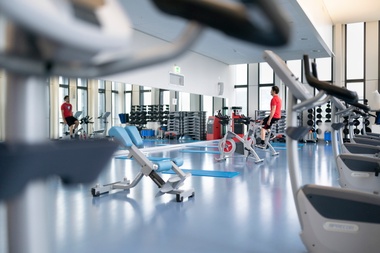 Desde este lunes en toda Italia, excepto en Lombardía y Basilicata, ya se puede ir al gimnasio y a la piscina, aunque con estrictas medidas de seguridad después de dos meses y medio de los cierres decretados por la pandemia del coronavirus. EFE/EPA/GAETAN BALLY