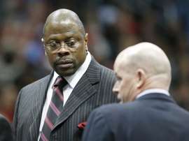 En la imagen, el expívot de los Knicks de Nueva York y actual entrenador de los Hoyas de Georgetown, Patrick Ewing (i). EFE/Erik S. Lesser/Archivo