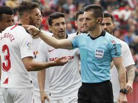 Los árbitros comienzan a entrenar siguiendo los protocolos. EFE