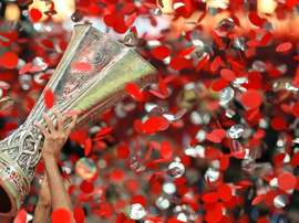 Fotografía del fotógrafo de la Agencia EFE, Julio Muñoz, tomada el 27/5/2015 durante la celebración de la cuarta copa de la Europa League ganada por el Sevilla FC en Varsovia. EFE/Julio Muñoz/Archivo