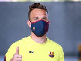 Arthur está devendo no Bacelona? EFE